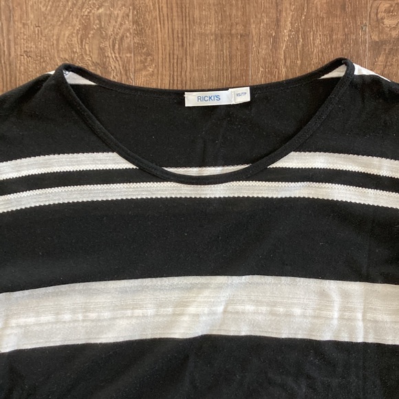 Striped three quarter sleeve top - Picture 3 of 4